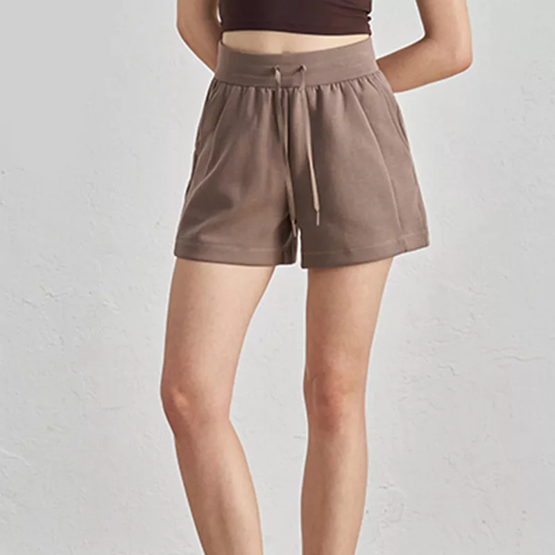 Loose-Fit Simplified Quarter-Length Yoga Pants